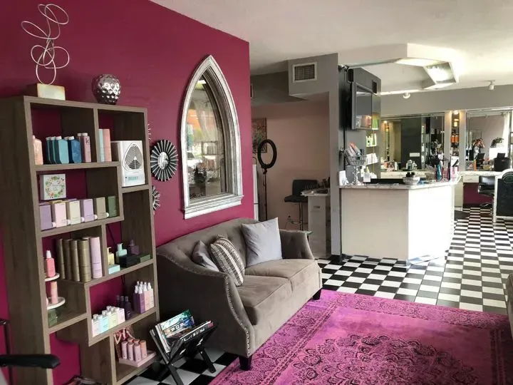 https://cdn.salonspotlight.com/photos/btYk8pZVzvHVW9JgJM3n/47e2bc96-1ebd-45b7-9665-c5daa593b9a9_720x720