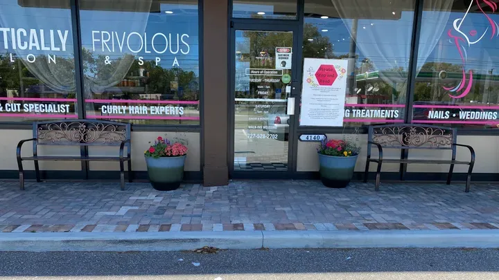 https://cdn.salonspotlight.com/photos/btYk8pZVzvHVW9JgJM3n/54422ed9-56d6-4256-9cac-b15f96897f57_720x720
