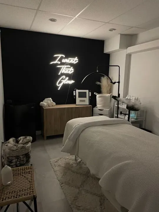 https://cdn.salonspotlight.com/photos/buuTFnzYQ3oDzTzWJHm3/6b3389ff-e29d-48c8-b12d-de1615e38c4d_720x720