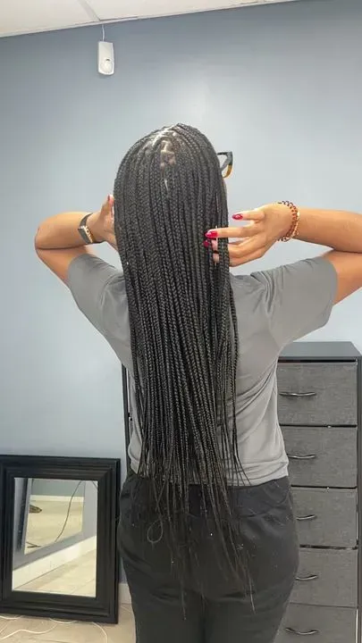 https://cdn.salonspotlight.com/photos/bwQCZdewtscDCiI1Dx2v/67f63a23-f32b-443f-98fa-c0f0039ab73a_720x720