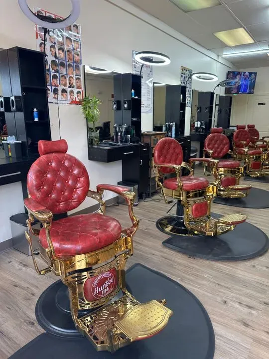 https://cdn.salonspotlight.com/photos/bxMtpjn5PPDtVTf16FqF/4f763c10-9000-4fe5-b608-7108e70cf189_720x720