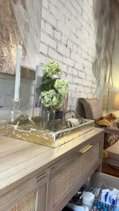 https://cdn.salonspotlight.com/photos/byUfk4TxrXAjhl34CScM/51912c96-f130-485b-9bb1-3ceb0e082003_720x720