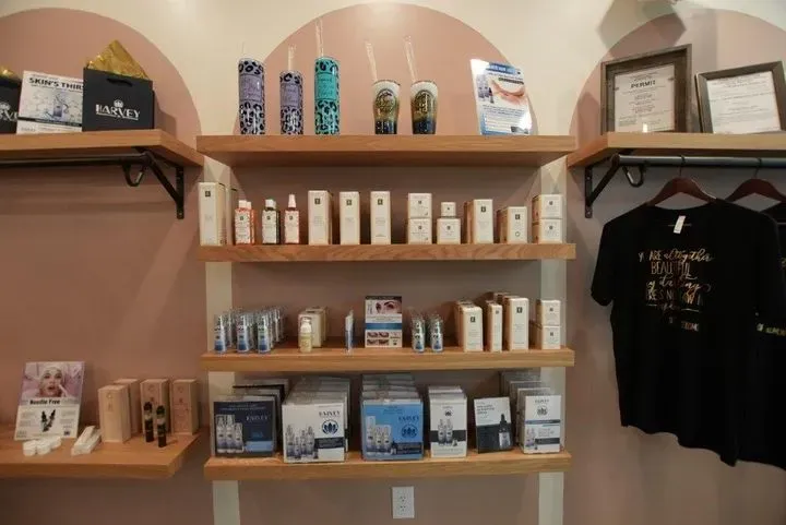 https://cdn.salonspotlight.com/photos/byXZrrwJUHYIqFdZfhav/95598ba7-8518-479b-9c5d-65ab6258947b_720x720
