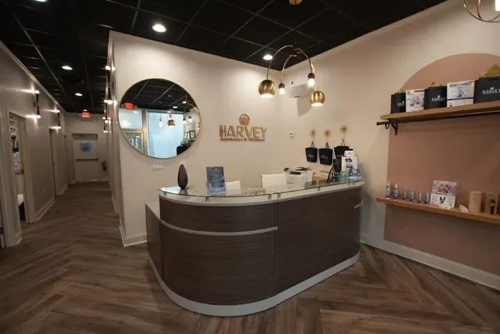 https://cdn.salonspotlight.com/photos/byXZrrwJUHYIqFdZfhav/f93ba995-7556-48bc-84bd-4bce77b81f8b_720x720