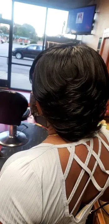 https://cdn.salonspotlight.com/photos/bzBl9tkwFcdsphDJO1ff/0666ea99-b46a-4e3d-bf9d-f97af1c2e013_720x720