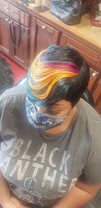 https://cdn.salonspotlight.com/photos/bzBl9tkwFcdsphDJO1ff/6ddff2e3-75ef-4d23-bb12-3c5a5705069a_720x720