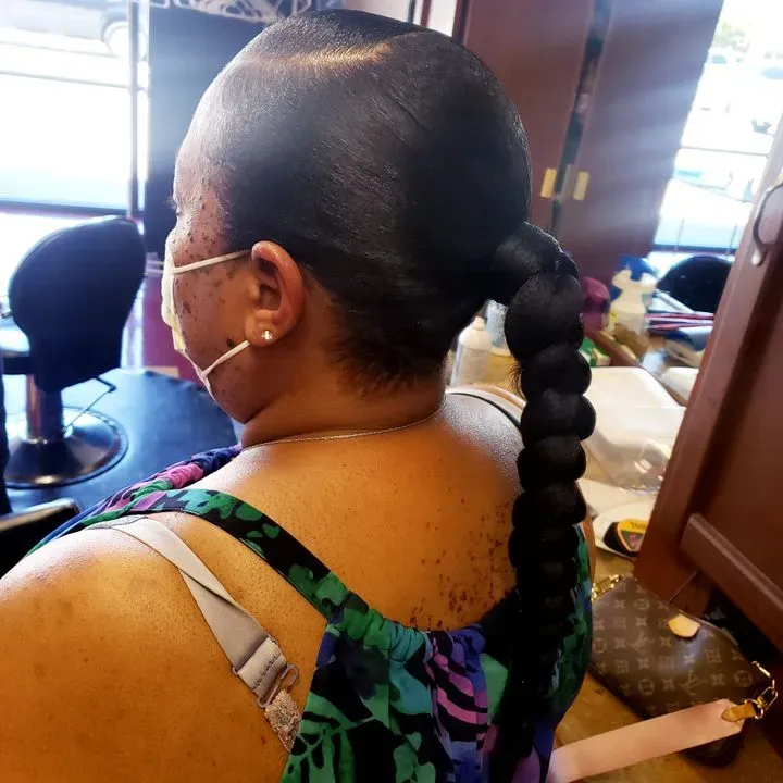 https://cdn.salonspotlight.com/photos/bzBl9tkwFcdsphDJO1ff/990f37d8-1ae8-4828-bc88-06172979e4ce_720x720