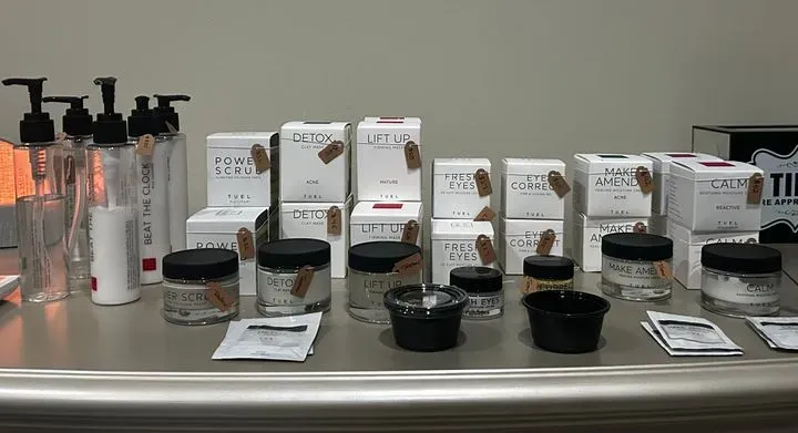 https://cdn.salonspotlight.com/photos/c0E2CWES5ElimDEUonog/5c193a61-5268-44a0-81f7-260deb3349f9_720x720