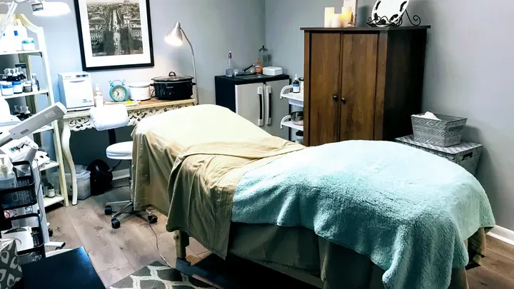https://cdn.salonspotlight.com/photos/c1NwIGBqVAzX8ozgjI47/654fdfc7-cac4-4724-9f78-e4b5937121b2_720x720