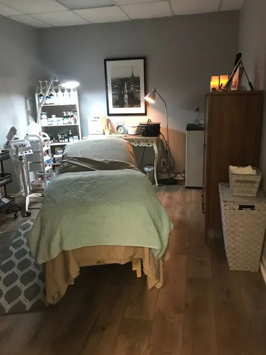 https://cdn.salonspotlight.com/photos/c1NwIGBqVAzX8ozgjI47/7243babd-84a6-4660-97e9-a53b69defadf_720x720