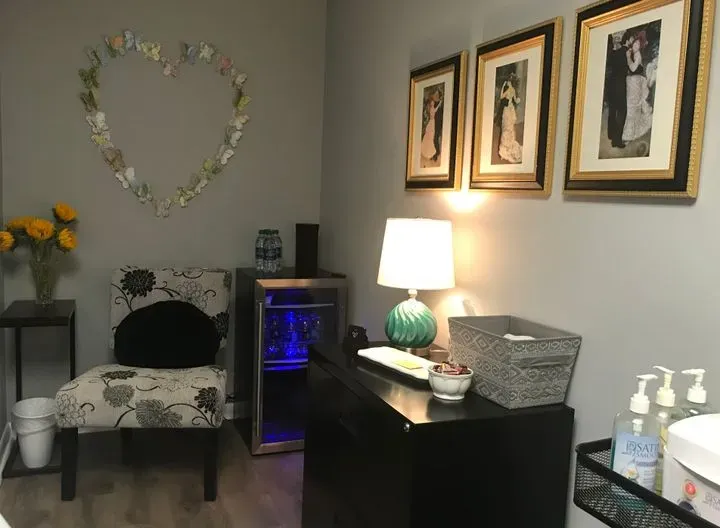 https://cdn.salonspotlight.com/photos/c1NwIGBqVAzX8ozgjI47/a593a873-46d7-4663-8954-8b23cc9fde8a_720x720