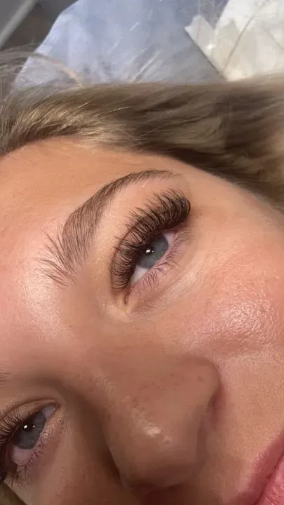 https://cdn.salonspotlight.com/photos/c1y3rjsKWRlGNoUsOXBi/176f17d5-4e15-40d7-827d-42a860fae3d5_720x720