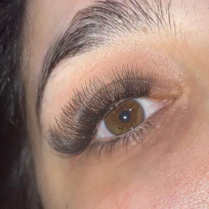 https://cdn.salonspotlight.com/photos/c1y3rjsKWRlGNoUsOXBi/49ac7fca-265b-472e-965a-f7db4d139c1f_720x720