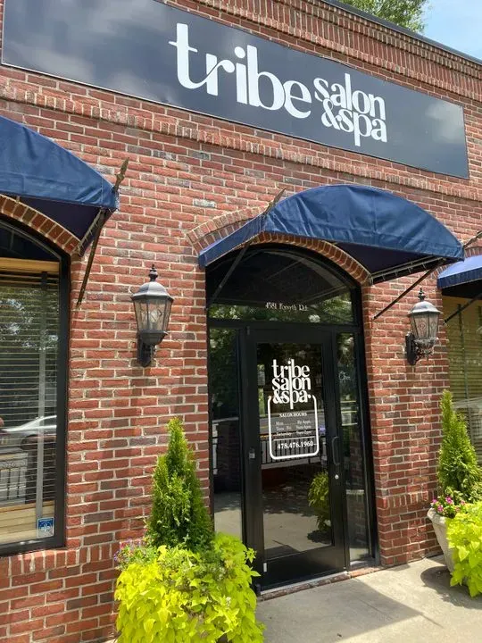 https://cdn.salonspotlight.com/photos/c24pXgTVoMbzZ28W7rbI/d624b9c4-051a-4cd5-bcf5-13d72ba6d246_720x720