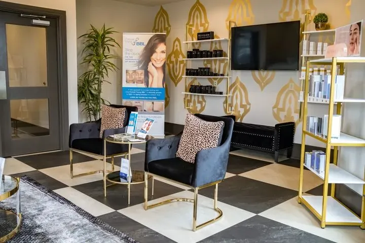 https://cdn.salonspotlight.com/photos/c3Tsc6AKjOuC3GCM8gu4/72514a62-53c5-4807-8fa5-1f2ac223f71f_720x720