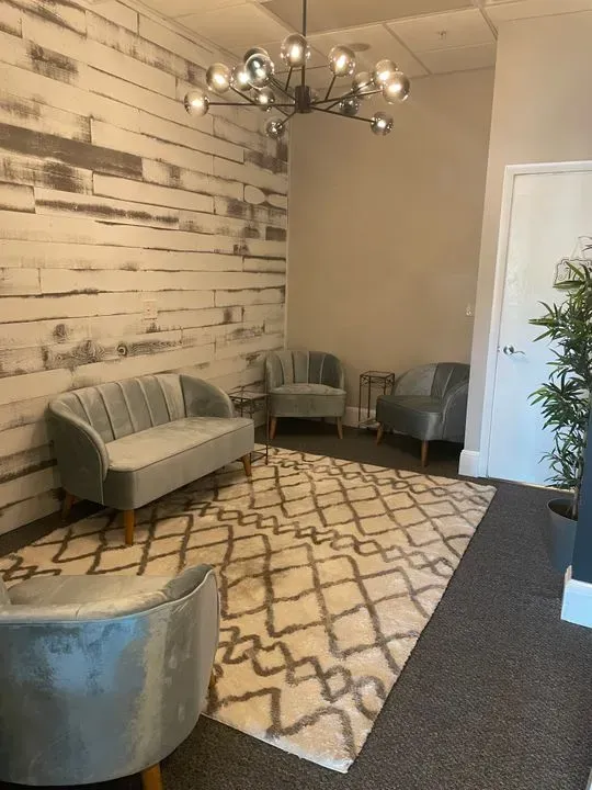 https://cdn.salonspotlight.com/photos/c6FrPAa8VR6Af44MLT8J/a8e8aa79-2883-44e5-8472-0f449d833921_720x720
