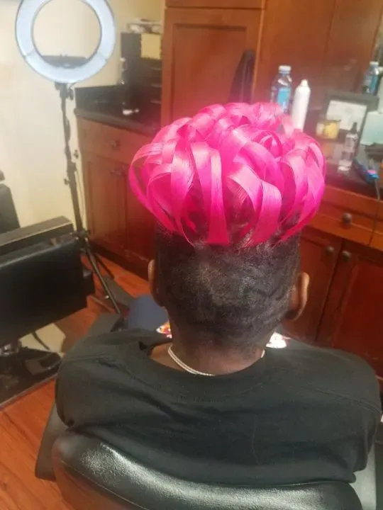 https://cdn.salonspotlight.com/photos/c9GoiULxNDNqlhp61KIY/a7561a69-3bef-4d15-9a3e-9fbfcab16dc1_720x720