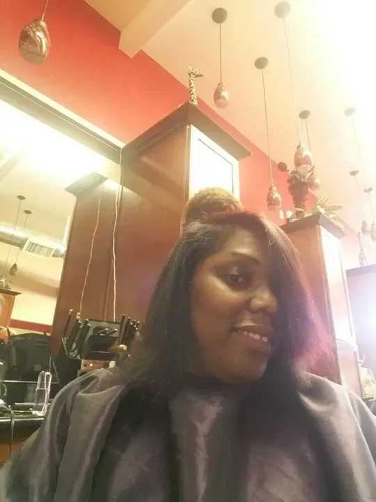 https://cdn.salonspotlight.com/photos/c9GoiULxNDNqlhp61KIY/c37b4168-71cb-4454-9cc0-f8cb8175cfe8_720x720