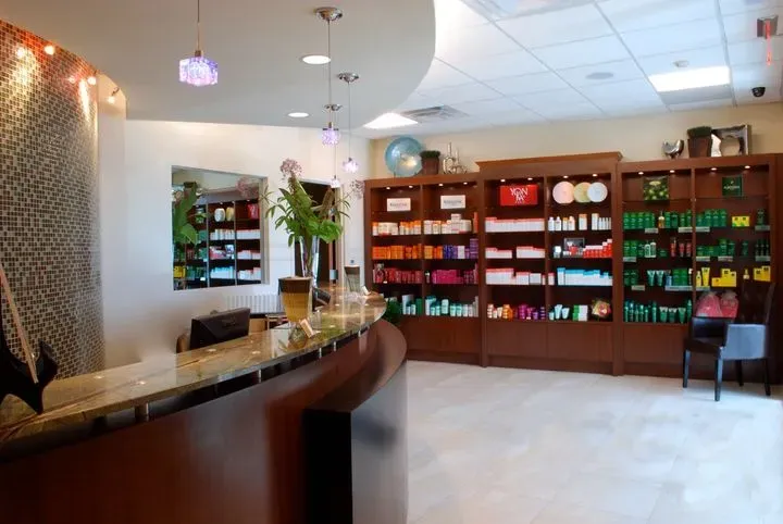 https://cdn.salonspotlight.com/photos/cA797wSFMTdCkUKGTgqX/6c9158b1-f1ca-4cb5-ac91-485815571cef_720x720