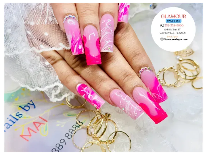 https://cdn.salonspotlight.com/photos/cAohbv4FyW61TR08D2Bj/b6fbad20-07bb-4823-b0bd-a8402cb111be_720x720