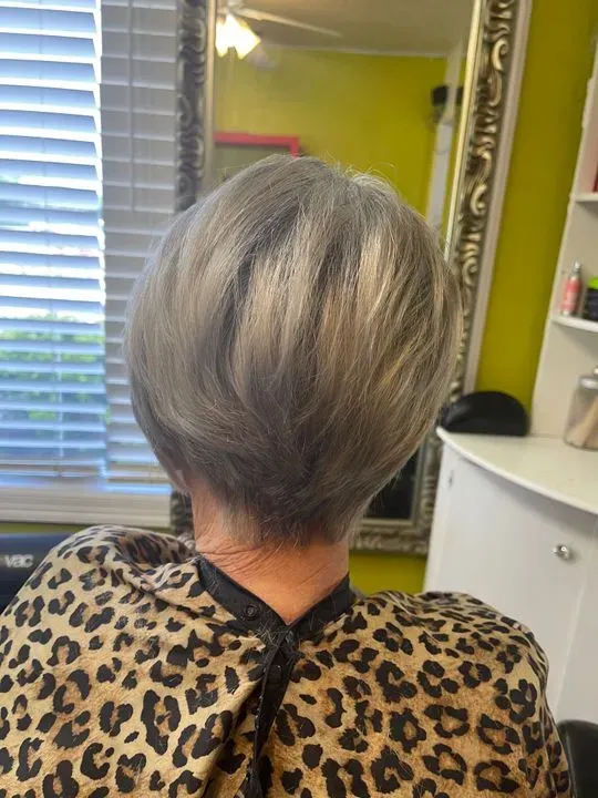 https://cdn.salonspotlight.com/photos/cCCdkHWsDMBokEzPTHdq/0edb0853-587e-4033-b9a3-db4a0c10fd5f_720x720
