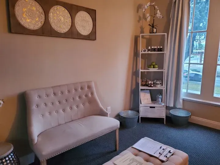 https://cdn.salonspotlight.com/photos/cChHWpjf18m4sRI3DYaU/4be26587-e984-44e2-acd0-29225acb796b_720x720