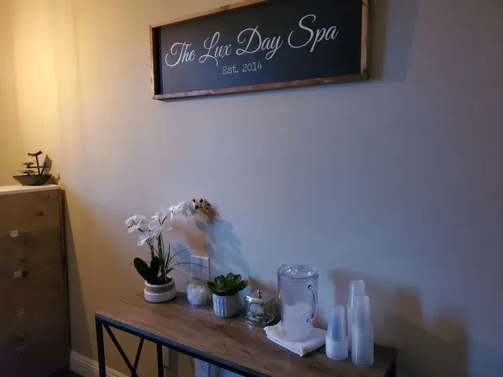 https://cdn.salonspotlight.com/photos/cChHWpjf18m4sRI3DYaU/fdd48b13-a630-4d1d-a3e3-4441243248c7_720x720