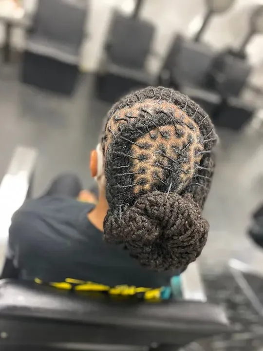 https://cdn.salonspotlight.com/photos/cDTd9jhaHZq32cbhCgXQ/57e97969-a88c-499b-bf11-19bef1d50f2a_720x720