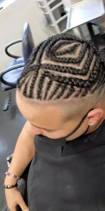 https://cdn.salonspotlight.com/photos/cDTd9jhaHZq32cbhCgXQ/bc3097f3-5ea4-4796-9fb9-dfcee6e9486a_720x720