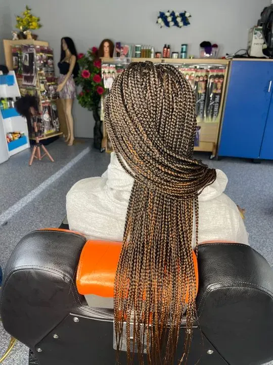 https://cdn.salonspotlight.com/photos/cFU9N3nwEP9FWn3cPblY/2ad95b27-59b7-4554-966f-37398fa6466c_720x720