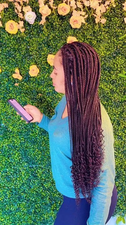 https://cdn.salonspotlight.com/photos/cFU9N3nwEP9FWn3cPblY/a72e8d74-e3d1-48a6-a030-a2293e25c944_720x720