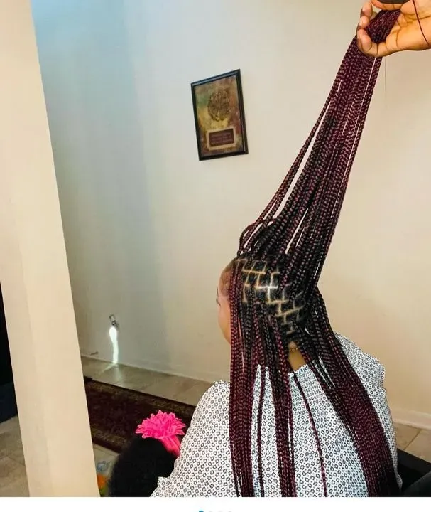 https://cdn.salonspotlight.com/photos/cFU9N3nwEP9FWn3cPblY/e2a0d337-b44c-4bbe-9d28-f1b53f103ea2_720x720