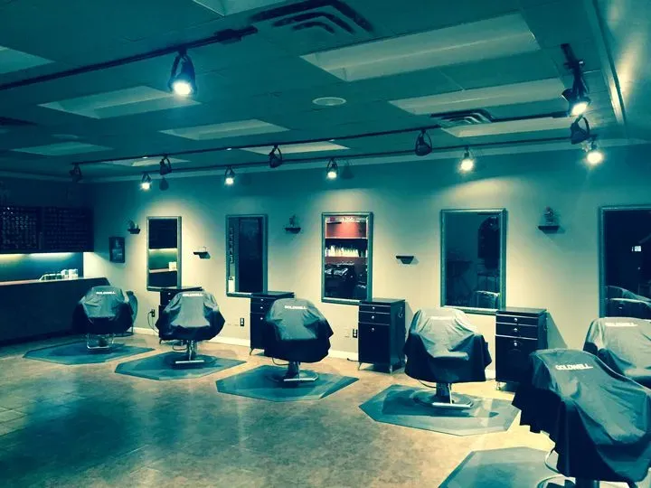https://cdn.salonspotlight.com/photos/cFs3KVlH6Y1PDh4YERd4/7b7cb7f9-8c98-4396-bf59-ec70c71b72a2_720x720
