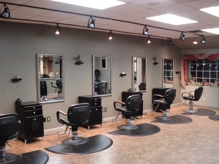 https://cdn.salonspotlight.com/photos/cFs3KVlH6Y1PDh4YERd4/94432731-1ead-43fe-aca2-651f9eb60232_720x720