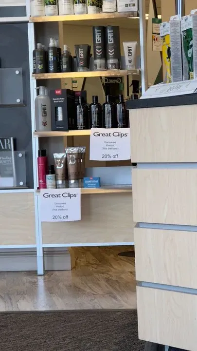 https://cdn.salonspotlight.com/photos/cHU3pTmhyvmsz3zABsVU/244d3d63-6342-4978-9145-916879393edf_720x720