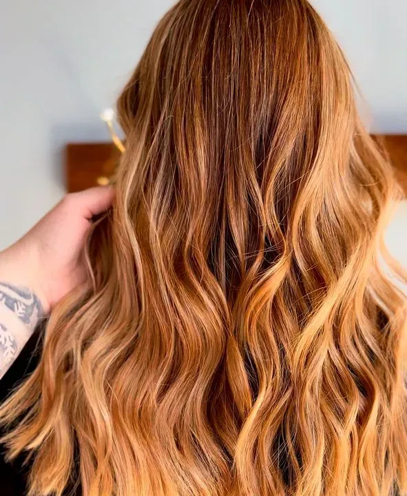 https://cdn.salonspotlight.com/photos/cKWvvDTwzJ43UGa6pdxh/82fe702c-9674-4127-ba87-f0e279e7f5d9_720x720