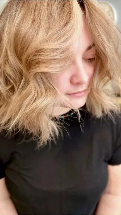 https://cdn.salonspotlight.com/photos/cKWvvDTwzJ43UGa6pdxh/f829f9f8-b4fd-4359-9ac8-87ebdd28887e_720x720