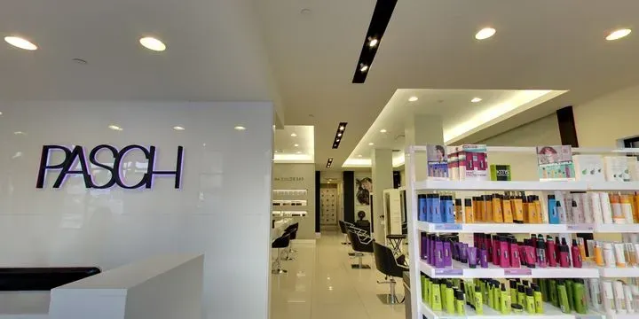 https://cdn.salonspotlight.com/photos/cOkiIf13zrKZutMYaoS1/93ca8b65-b9c0-4f8b-b6a2-d1e0da0bde1c_720x720