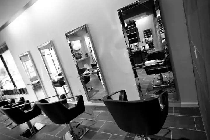 https://cdn.salonspotlight.com/photos/cOkiIf13zrKZutMYaoS1/96a571aa-583b-44c4-865d-3982f17e7c0a_720x720