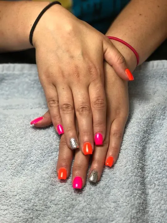 https://cdn.salonspotlight.com/photos/cOzRNJ5zwGBJ2R6vVLDc/09e18989-7671-4aa7-b632-b24f274f6970_720x720