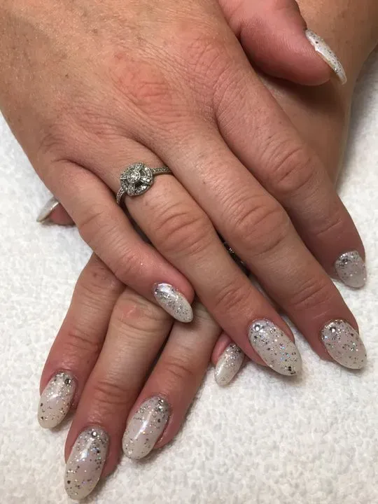 https://cdn.salonspotlight.com/photos/cOzRNJ5zwGBJ2R6vVLDc/fb566037-15a5-4c2e-a0e8-afa295f07dab_720x720