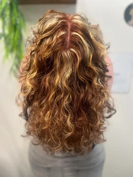 https://cdn.salonspotlight.com/photos/cPiyVqilUAkCOgauHuZf/98d5218f-9c9c-4805-b4ab-2f67567d96dc_720x720