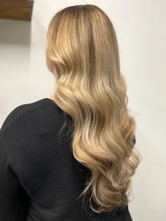 https://cdn.salonspotlight.com/photos/cPiyVqilUAkCOgauHuZf/fb327ad7-d017-4e08-9e2b-5f6102ab3038_720x720