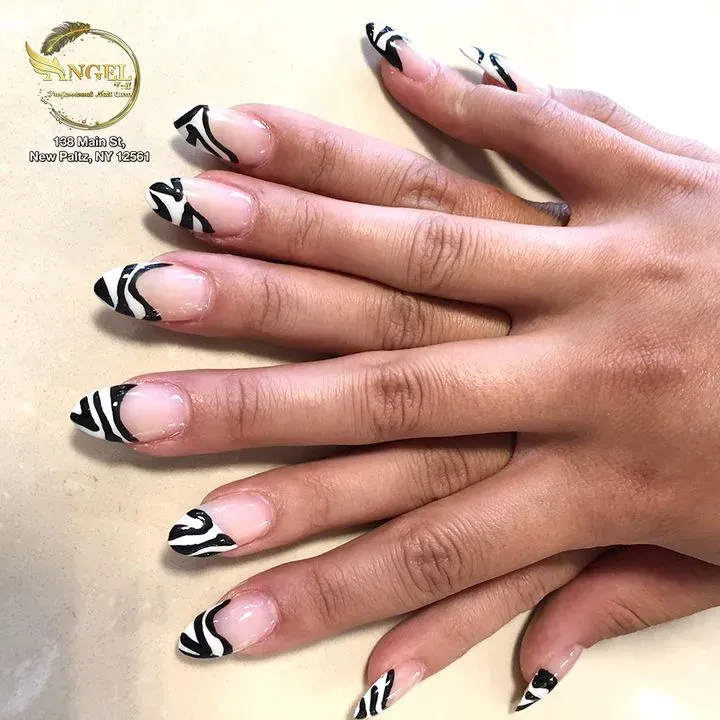 https://cdn.salonspotlight.com/photos/cRbdfN1ybJM0JT2Pyxg5/9a0926a1-c466-4d0c-a494-2797bed02644_720x720