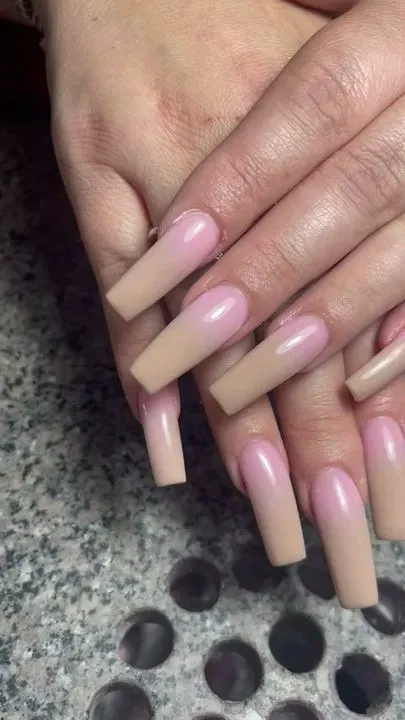 https://cdn.salonspotlight.com/photos/cRbdfN1ybJM0JT2Pyxg5/c5493216-06af-46f4-b160-dace5b123197_720x720