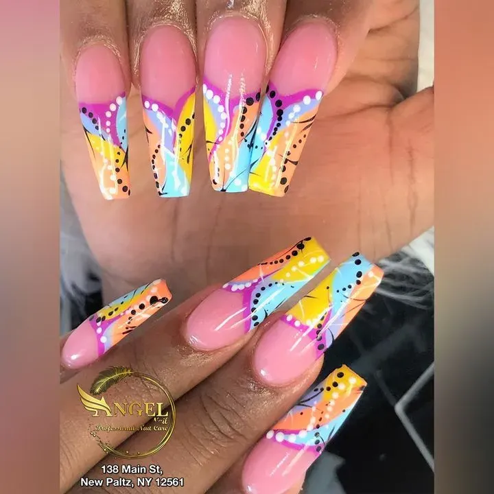 https://cdn.salonspotlight.com/photos/cRbdfN1ybJM0JT2Pyxg5/cf1c33e1-f67f-4905-ac18-580cfb6a4838_720x720