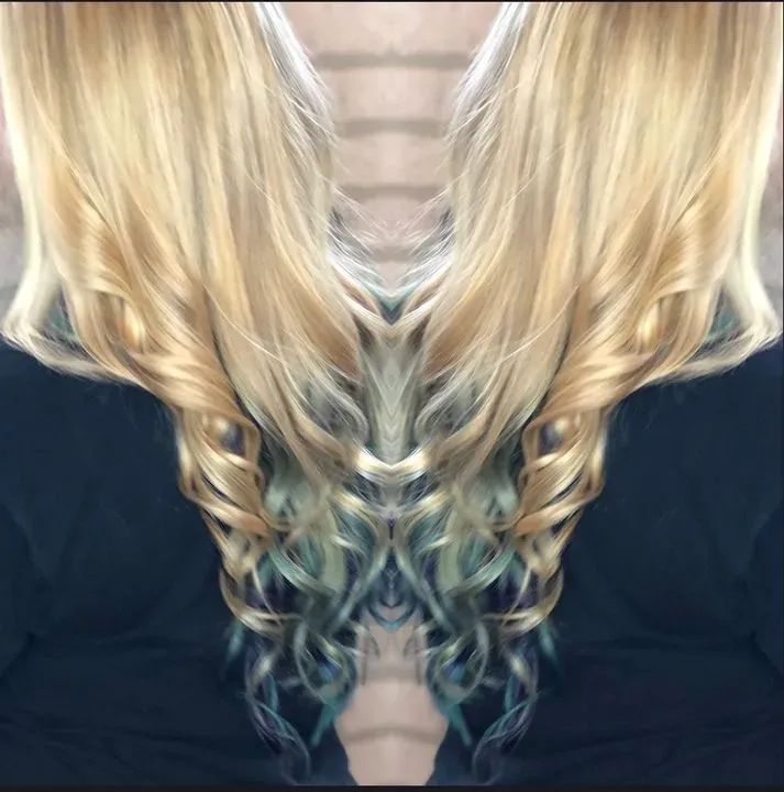 https://cdn.salonspotlight.com/photos/cRzr6m39izz7jnRdWb4G/02b6f55a-5b60-4214-926a-2bba25ea93d9_720x720