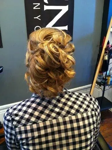 https://cdn.salonspotlight.com/photos/cRzr6m39izz7jnRdWb4G/dbbfc62e-92db-4983-824c-798e3c133716_720x720