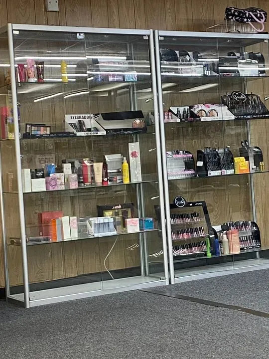 https://cdn.salonspotlight.com/photos/cTPUn1d8J09KhquDvunA/53be2215-dd3b-4063-b2b2-84cc78333f6d_720x720