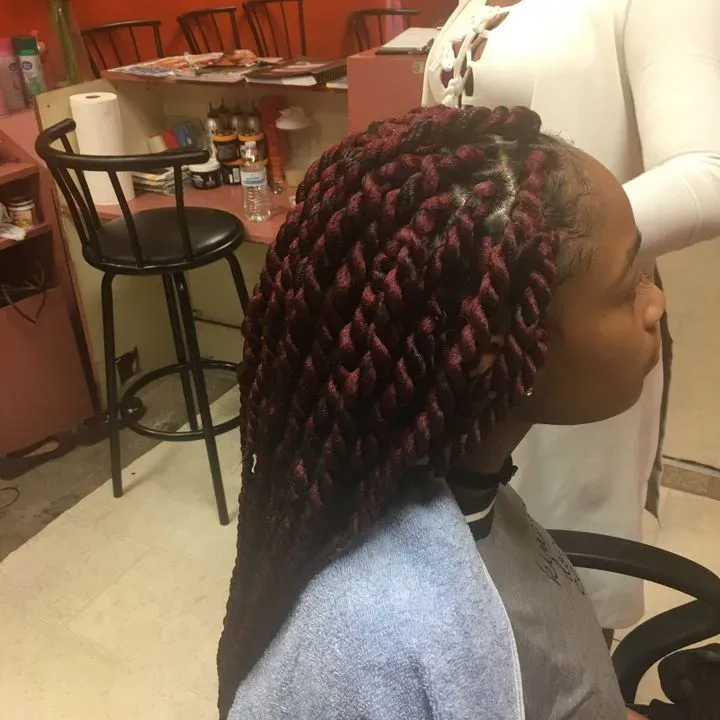 https://cdn.salonspotlight.com/photos/cUaOL2H6mD4FIOJtZTAn/74cda778-727a-4250-9d46-44a0259854bb_720x720